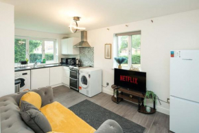 Cozy Retreat Near Heathrow Airport